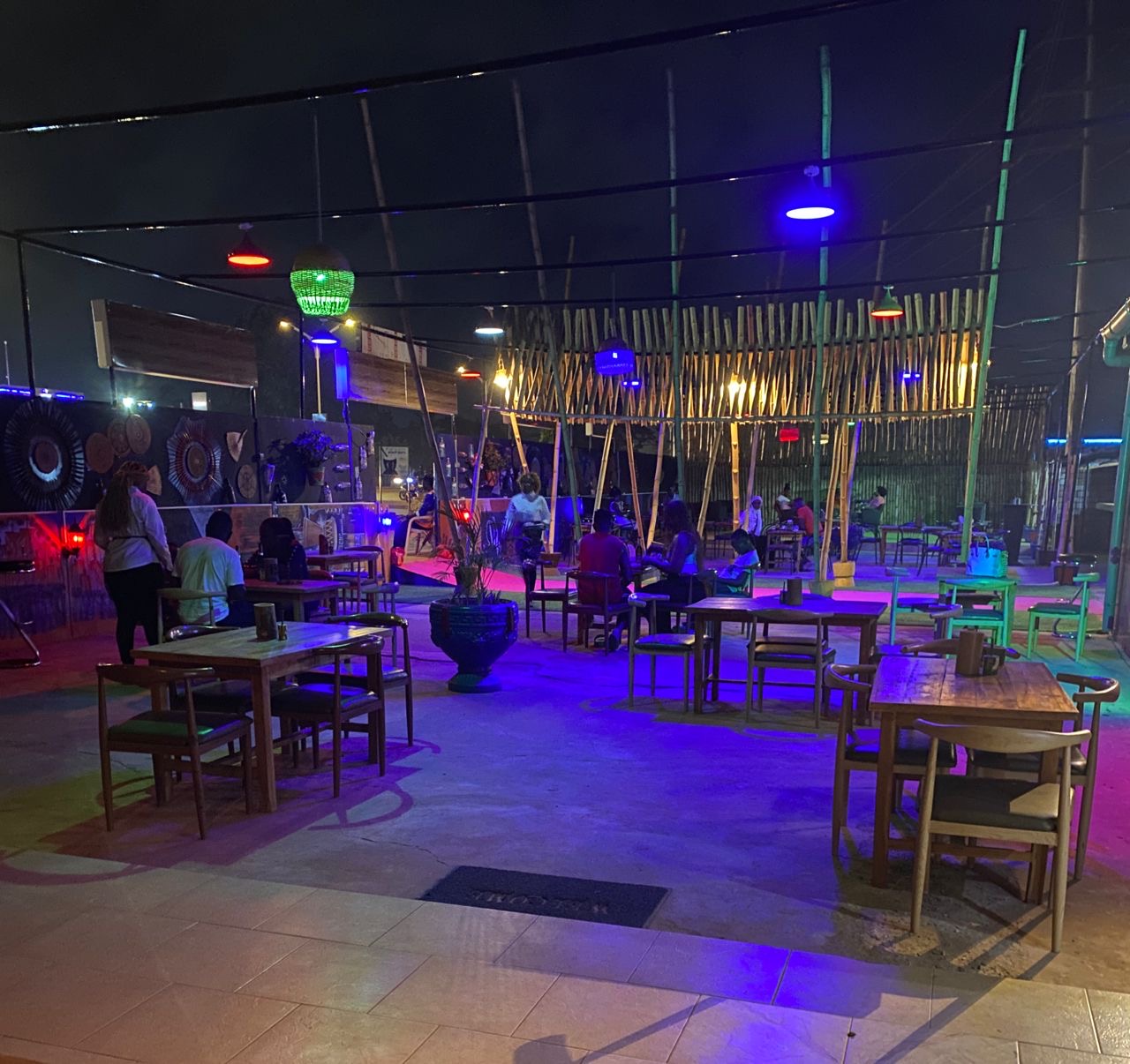 Mivacity: Un restaurant bien chic à Agoe Sogbossito